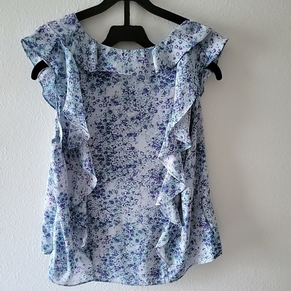 BCBGeneration Flutter Sleeve Ruffle Trim Top - Picture 4 of 10